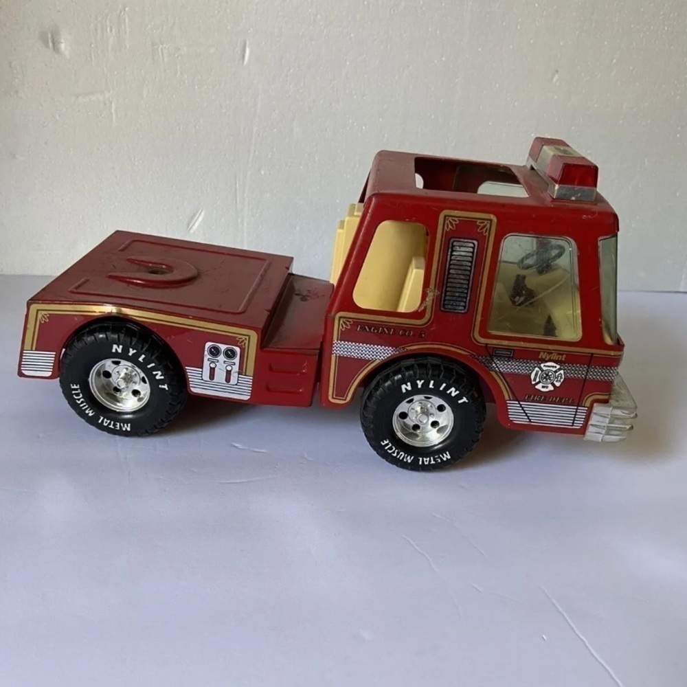VINTAGE Nylint No 5 Fire Engine Truck Tin No Trailer